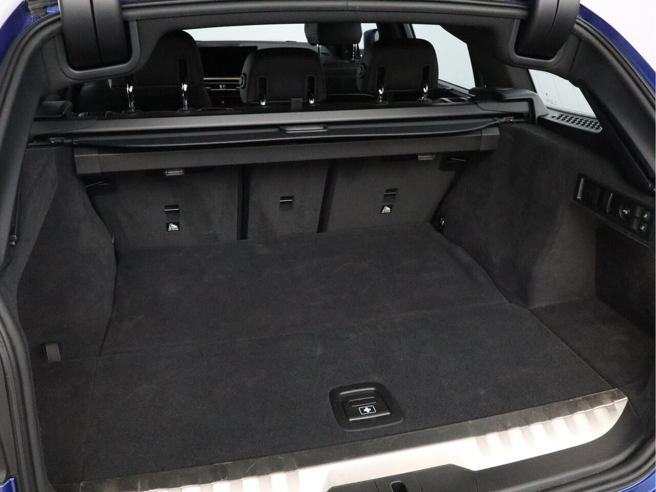 BMW 3-SERIE Touring 330e xDrive | M-Sport Pro | Trekhaak | Leder