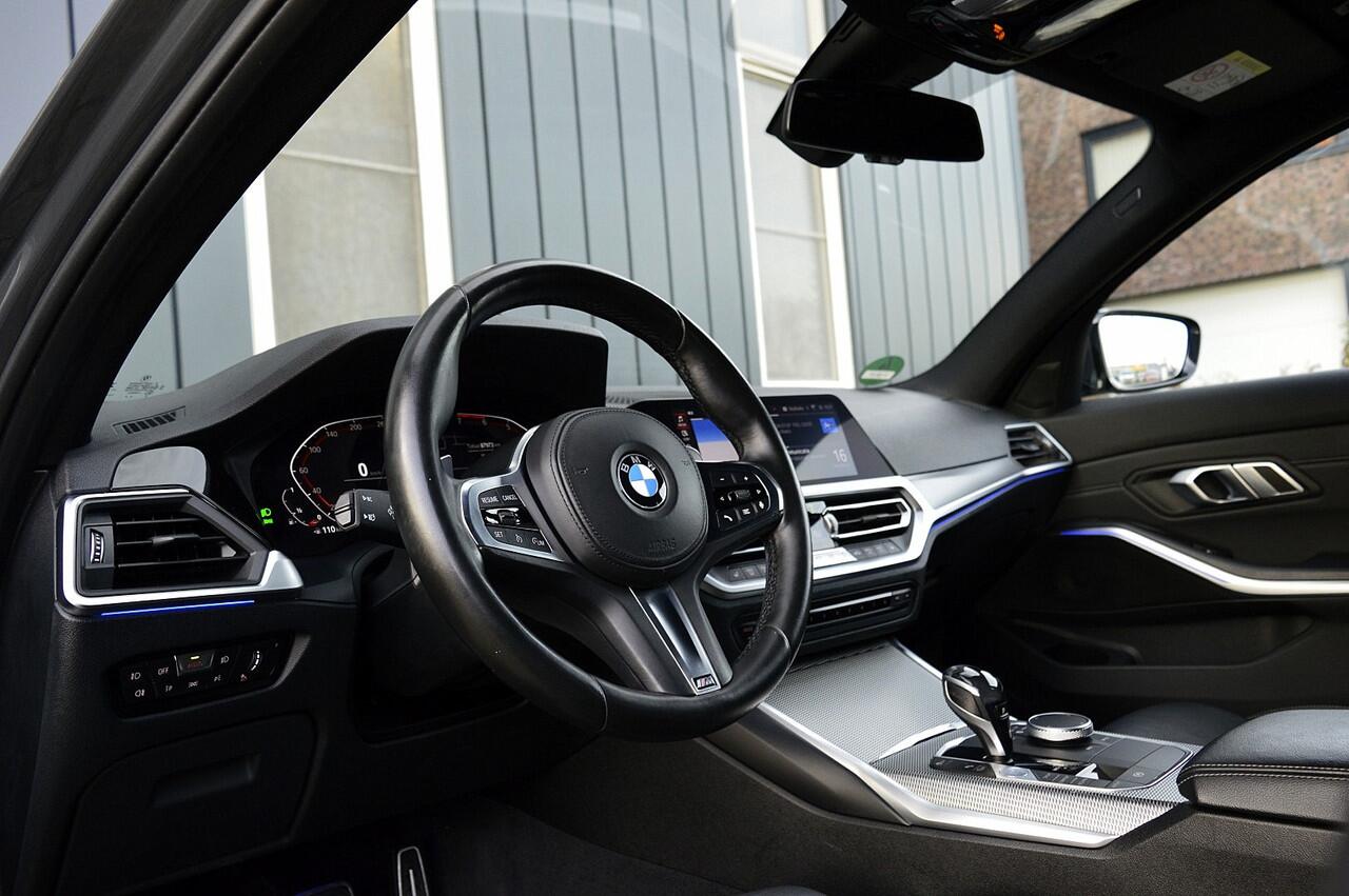 BMW 3-SERIE Touring 320i M-Sport Rijklaarprijs-Garantie Leder Interieur Apple carplay Led Trekhaak 19 Inch