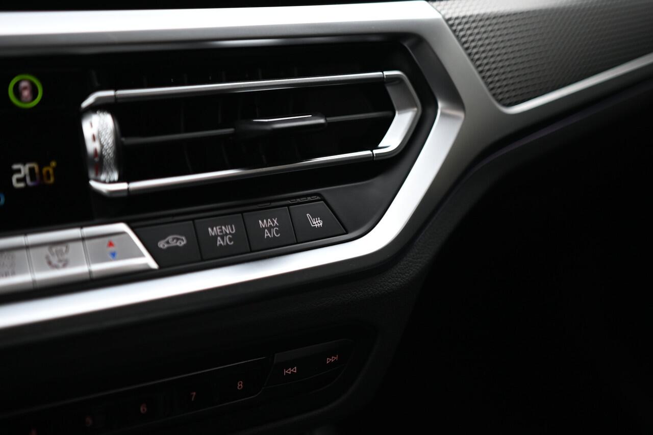 BMW 3-SERIE 320e High Executive M Sport Automaat / Schuif-kanteldak / Sportstoelen / Achteruitrijcamera / Stuurverwarming / LED / Head-Up / Harman Kardon / Stoelverwarming