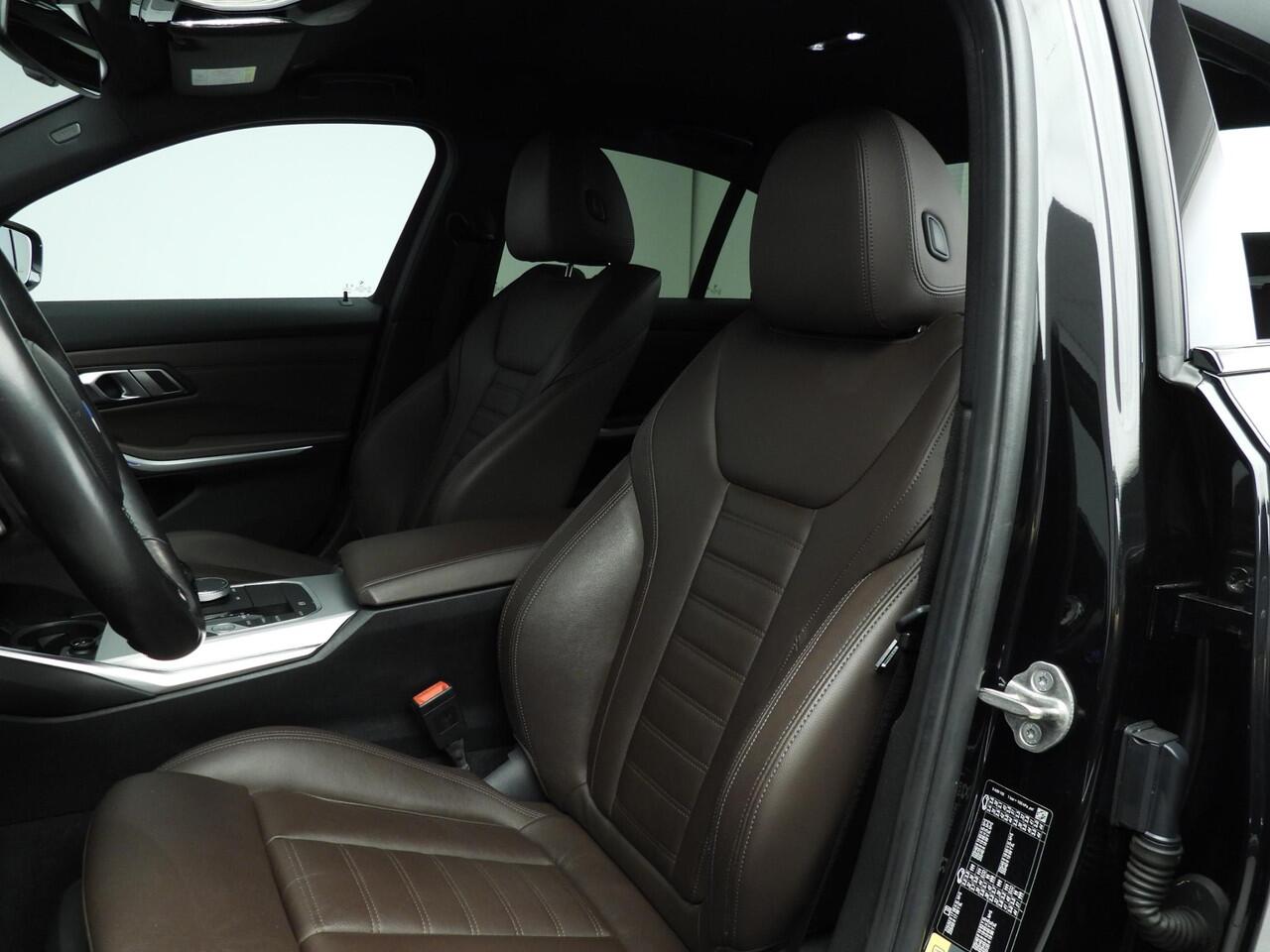 BMW 3-SERIE Sedan 320e | M-Sportpakket | Laserlicht | Leder | Navigatie | Sportstoelen | Stoelverwarming | DAB | Hifi speakers | Alu 18 inch