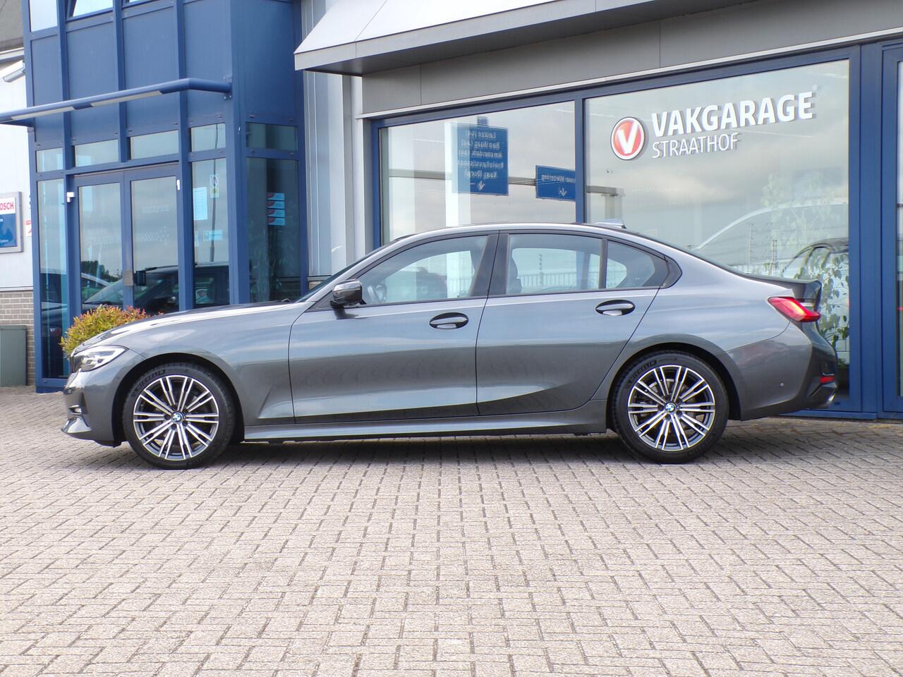 BMW 3-SERIE 320i Executive Edition, Automaat / Carplay + Android Auto / Full LED / Camera + Sensoren