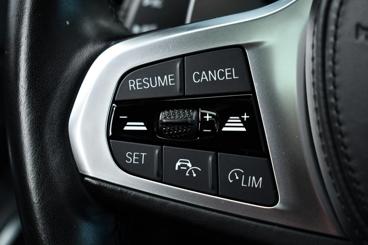 BMW 3-SERIE 330e xDrive M-Sport Pro Pano M-zetels ACC HUD 19inch El-klep