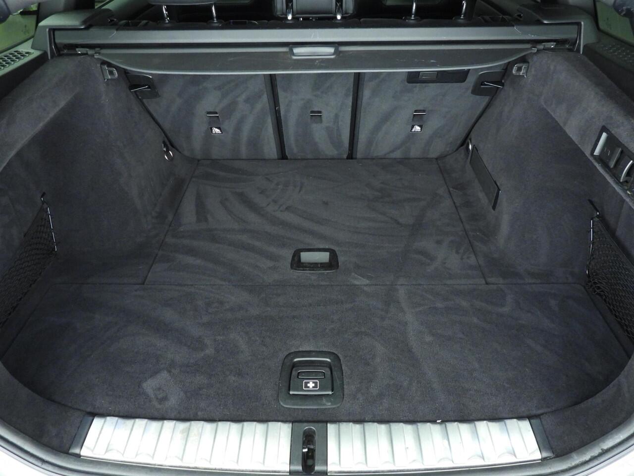 BMW 3-SERIE Touring 330i | M-Sportpakket | LED | Leder | HUD | Trekhaak | Schuifdak | DAB | Harman-kardon sound | Alu 19 inch