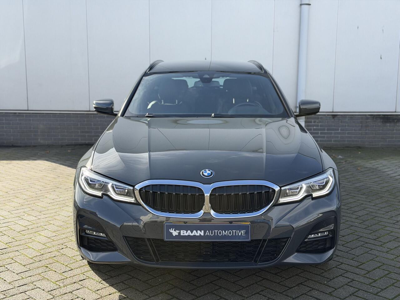 BMW 3-SERIE Touring 330e xDrive M-Sport | Head-up | Trekhaak | Dealer onderhouden