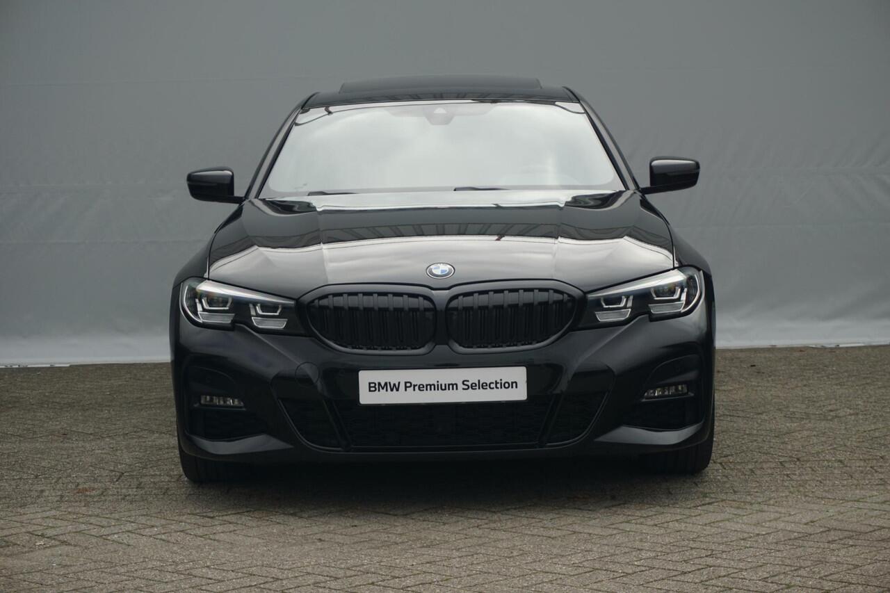 BMW 3-SERIE Sedan 318i M Sportpakket | Elektrisch Schuif-kanteldak / HIFI / Lederen Sportstoelen