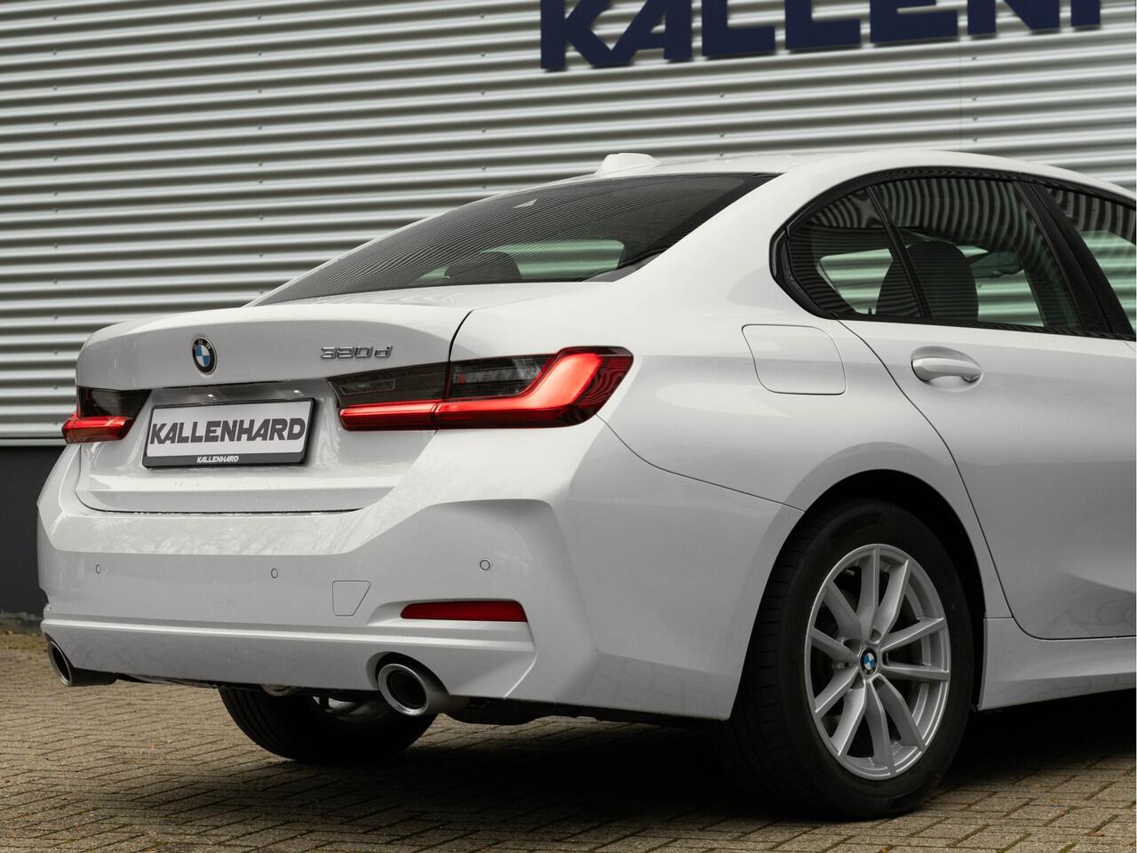 BMW 3-SERIE 320d - Sportstoelen - Trekhaak - 1-Hand - Navigatie - Bluetooth