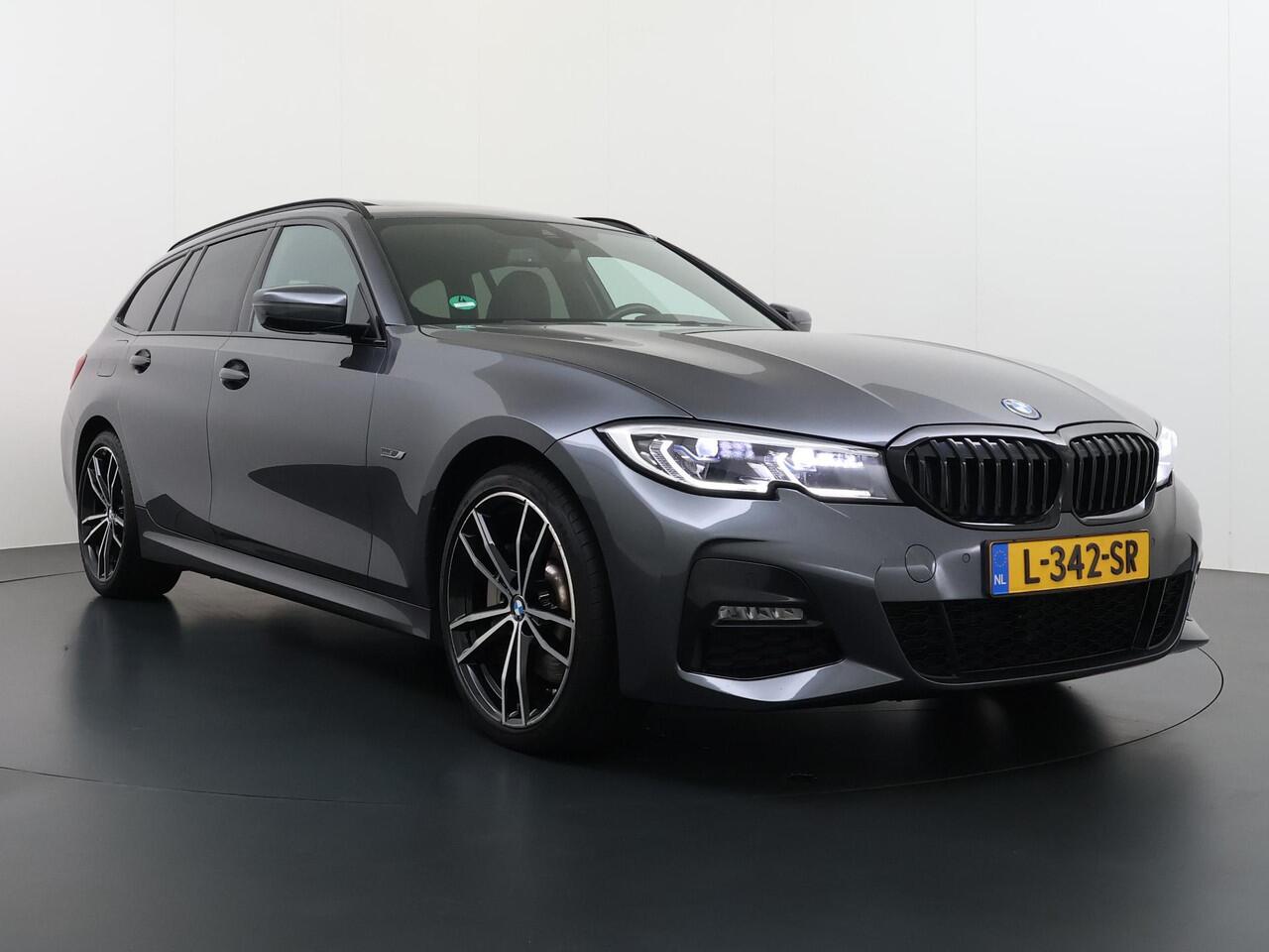 BMW 3-SERIE Touring 330e X-Drive | M pakket | Leder | Panoramadak | PHEV