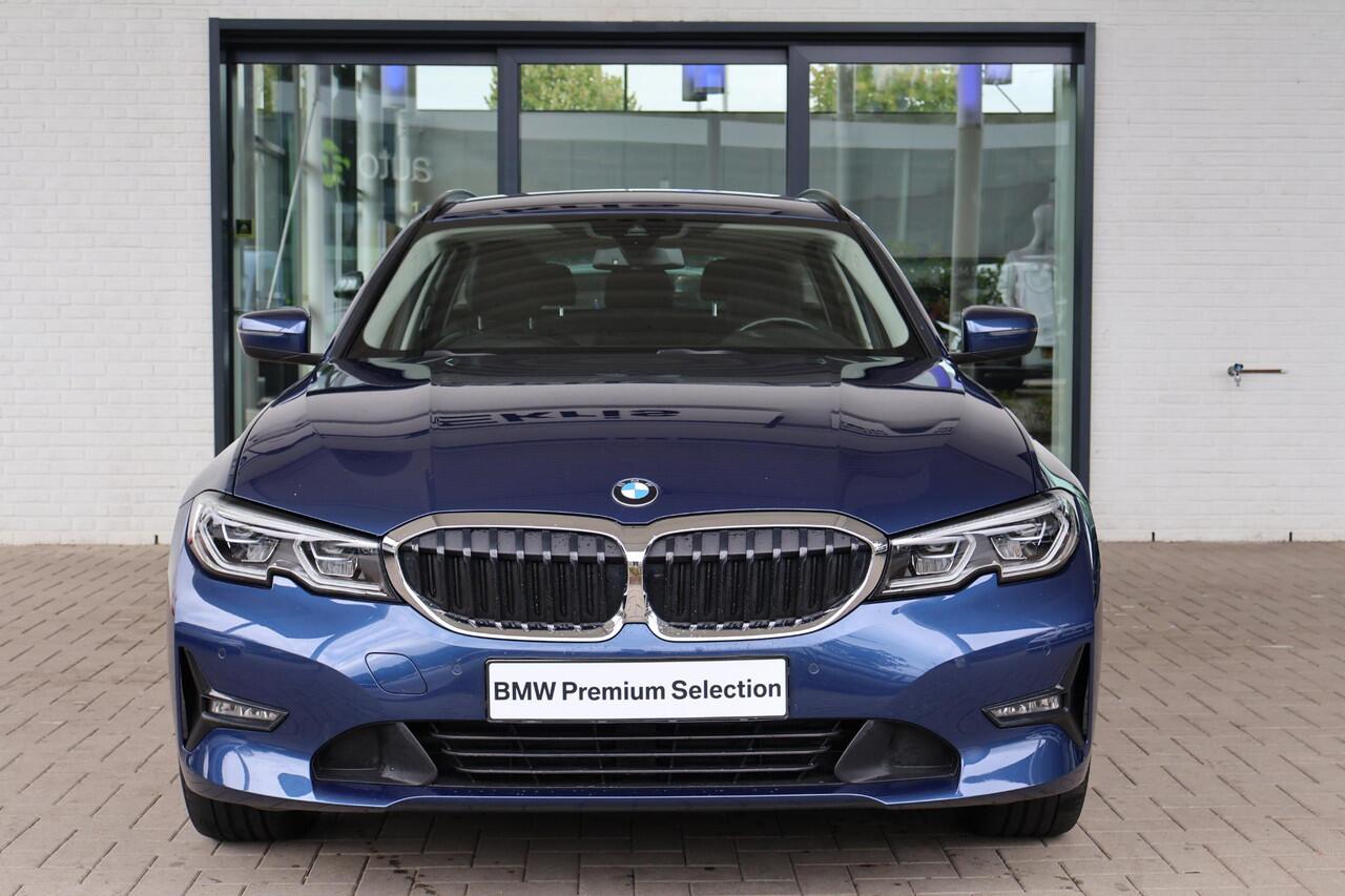 BMW 3-SERIE Touring 320e | High Executive | Voorstoelen Verwarmd | Parkeersensoren achter |
