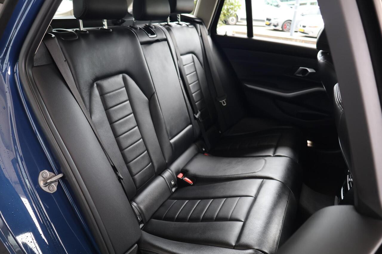 BMW 3-SERIE Touring 320e | High Executive | Voorstoelen Verwarmd | Parkeersensoren achter |