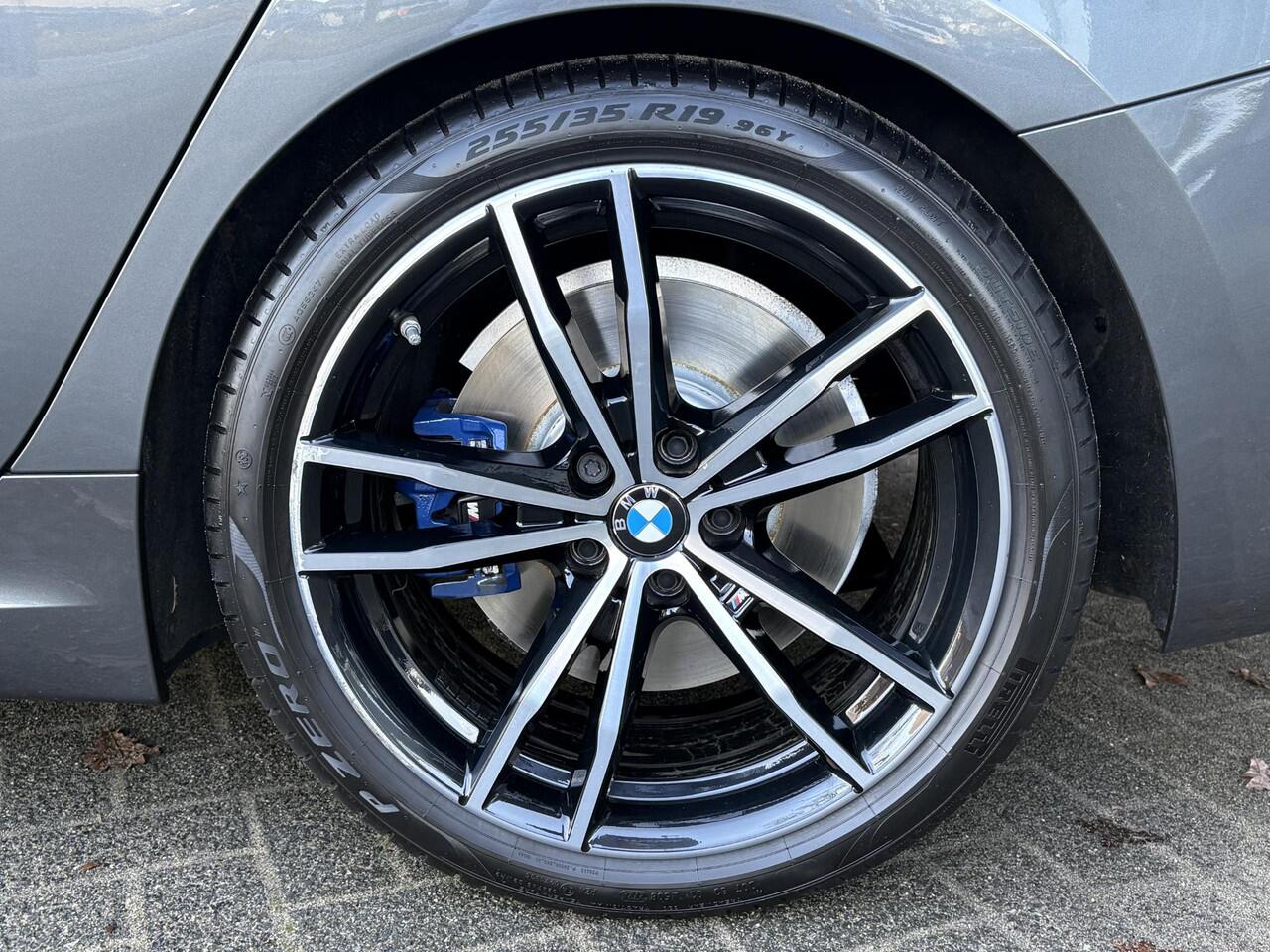 BMW 3-SERIE 320i High Executive M Sport Automaat / 19 Inch / Head-Up display / Active Cruise control / HiFi / Shadow Line