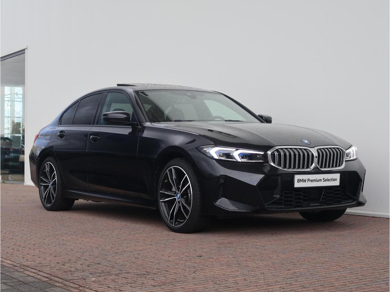 BMW 3-SERIE 330e xDrive M-Sportpakket / Harman Kardon / Elektrisch Verstelbare Stoelen / Active Cruise control / Schuif - Kanteldak / 19 '' /