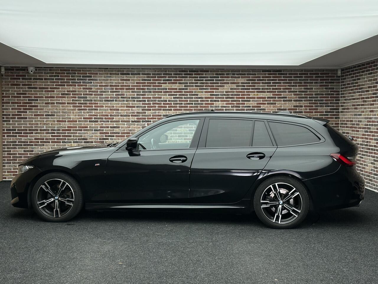 BMW 3-SERIE Touring 320i M Pakket Panorama Headup Camera Garantie