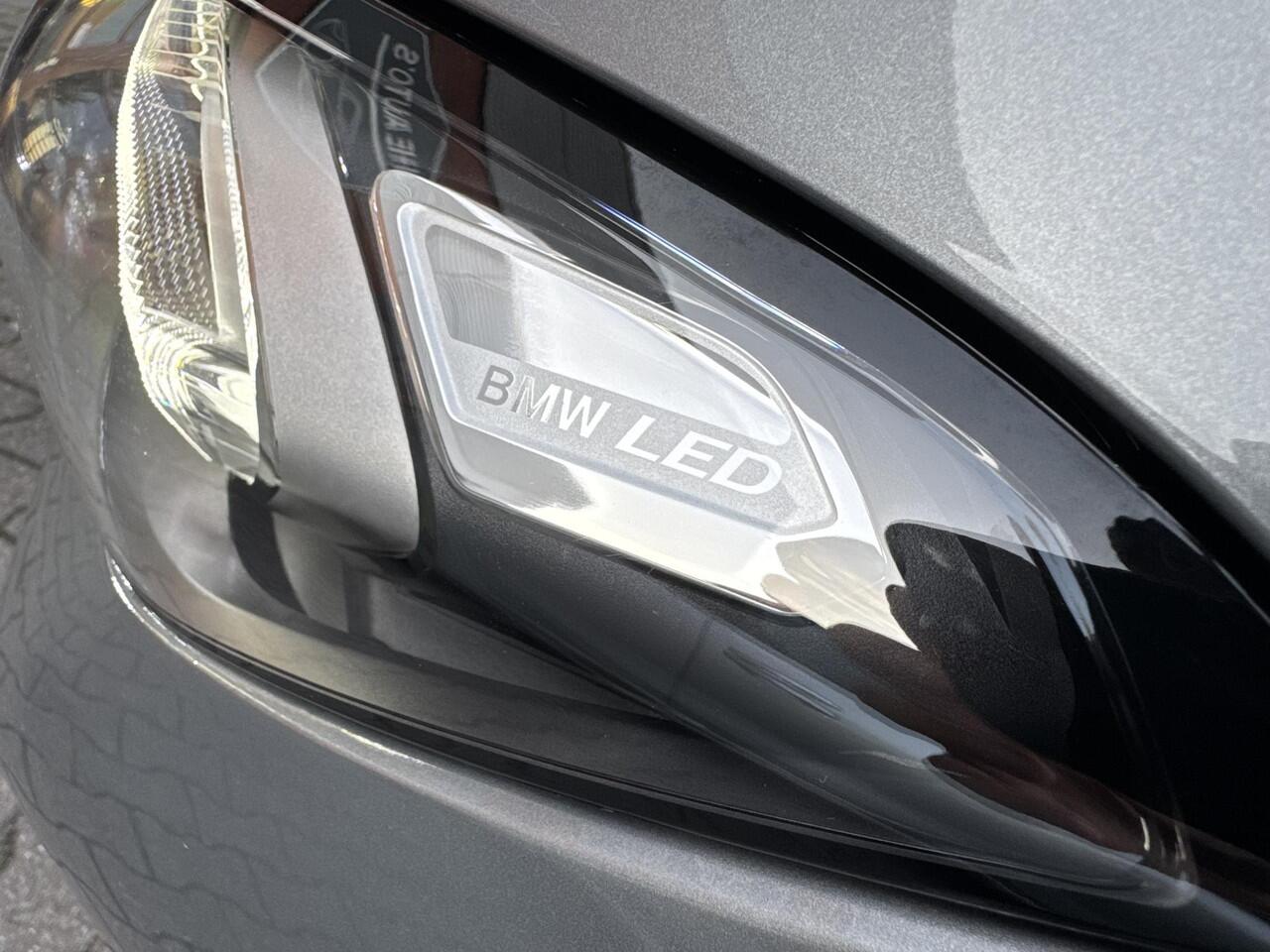 BMW 3-SERIE 318i | Pano | M Sport | LED | Stoelverwarming | Navigatie en meer!