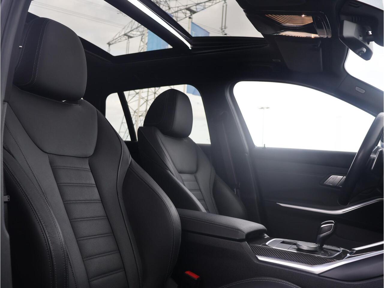 BMW 3-SERIE Touring 320e Business Edition Plus / M-Sportpakket / Trekhaak / Head Up Display / Active Cruise Control / HIFI /