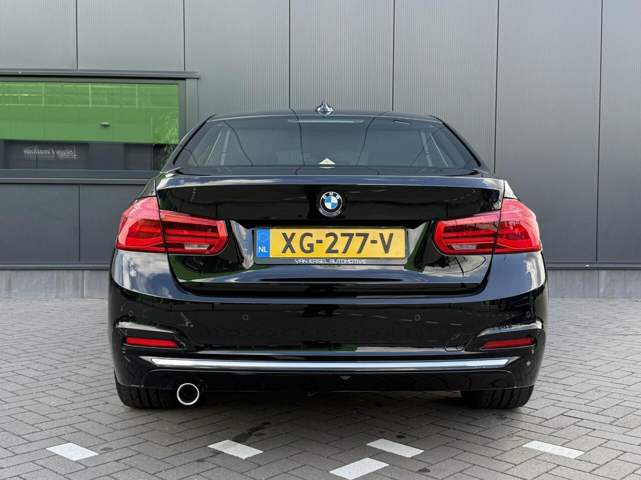 BMW 3-SERIE 318i Luxury Edition 136 PK Steptronic | Eindejaarsvoordeel | Inclusief 12 maanden garantie | NAP | Nieuwe APK | Automaat | Schuifdak | Panoramadak | Leder | Navigatie | LED koplampen | Parkeersensoren | Stoelverwarming | Climate control | Cruise control |