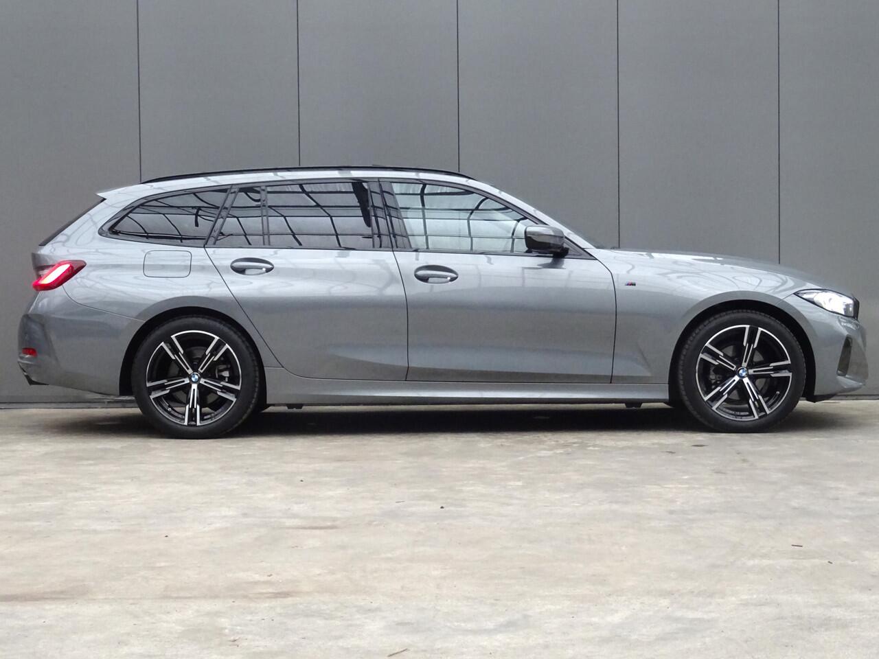 BMW 3-SERIE Touring 318i * PANORAMADAK * LEER * CARPLAY !!