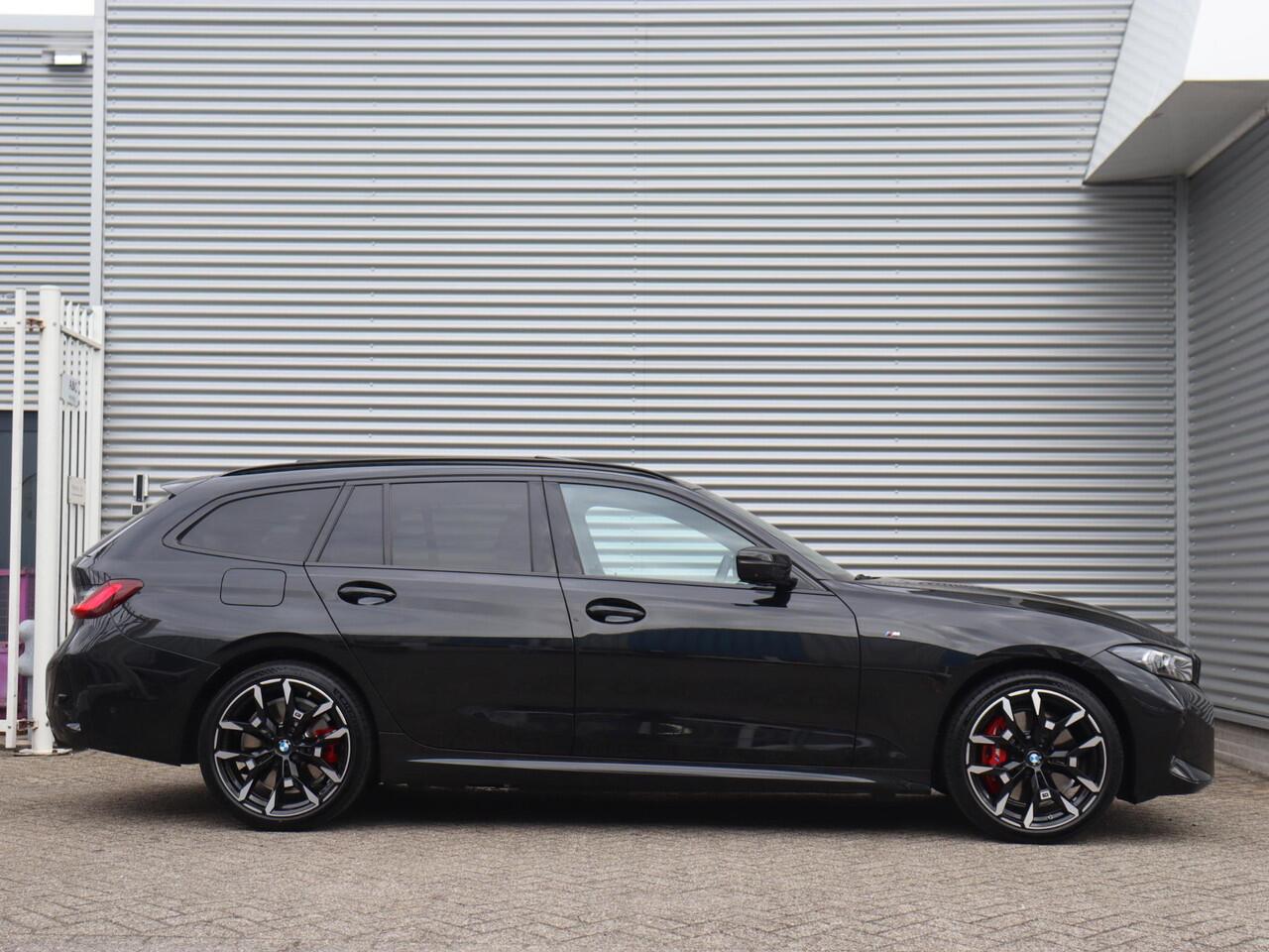 BMW 3-SERIE Touring 330e | M Sportpakket Pro | Panodak | Trekhaak | Harman Kardon | Parking Assistant Plus | Adaptive Cruise Control | Comfort Access | Elektr. Voorstoelen | Driving Assistant | Adaptive Onderstel | 19'' LMV