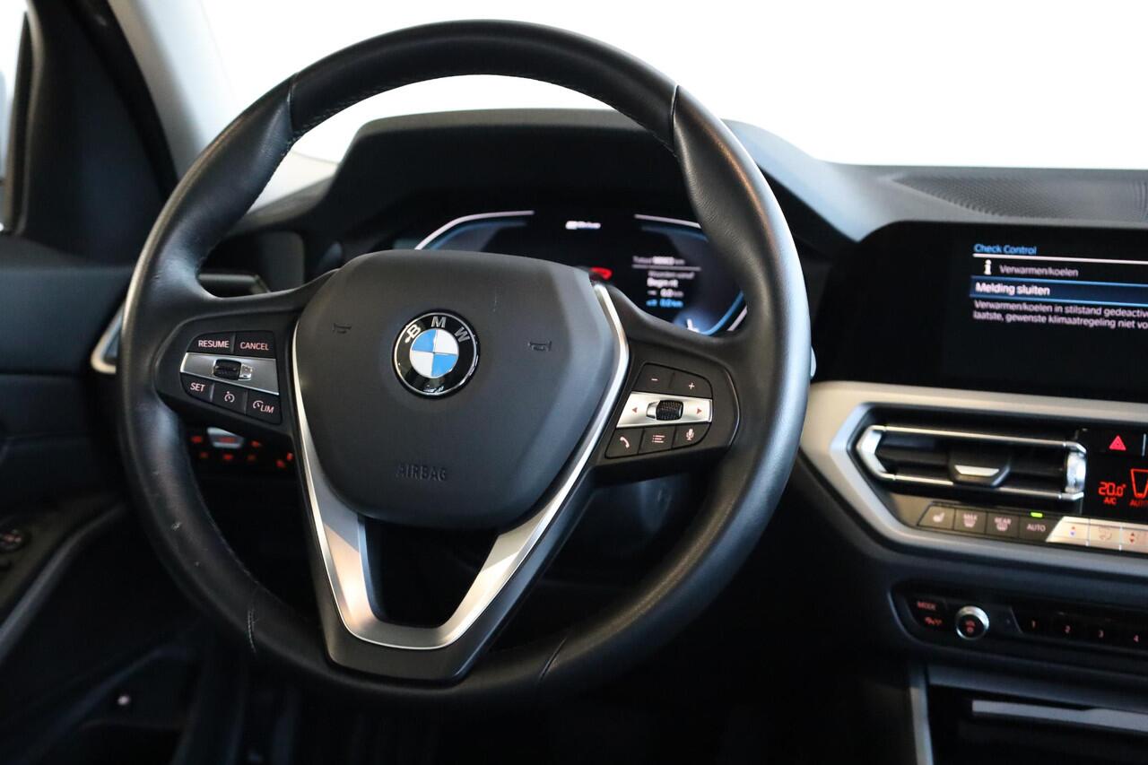 BMW 3-SERIE Sedan 320e | Cruise Control | Stoelverwarming