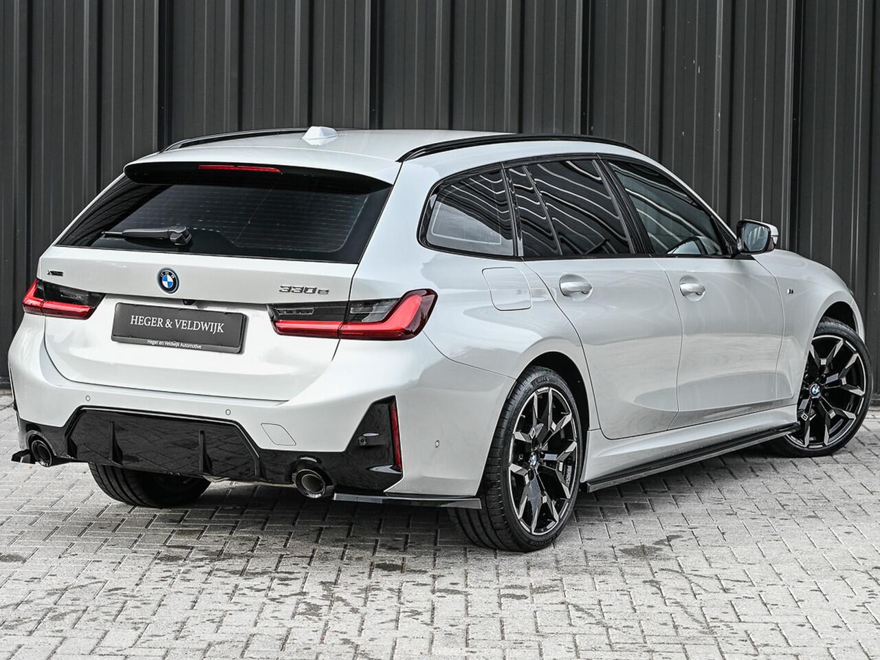 BMW 3-SERIE Touring 330e xDrive M-SPORT | FACELIFT | ACCU 19,5 kWh | ACTIVE CRUISE | ELEKTR. TREKHAAK | HIFI AUDIO | SHADOW LINE | CAMERA | FULL-LED | STUUR- EN STOELVERWARMING