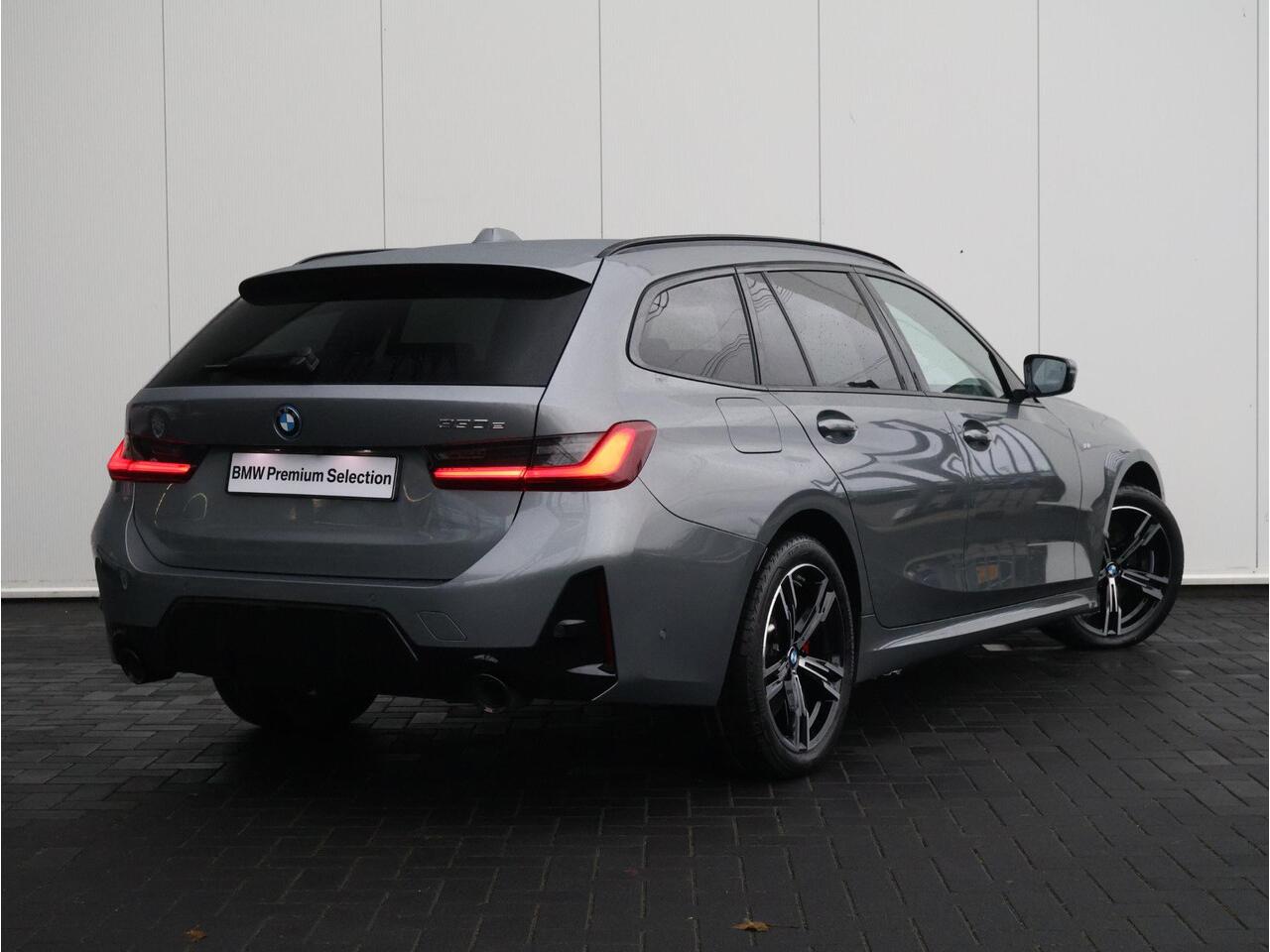 BMW 3-SERIE Touring 330e M-Sportpakket Pro / HIFI / Stoelverwarming / Comfort Access / Extra Getint Glas /