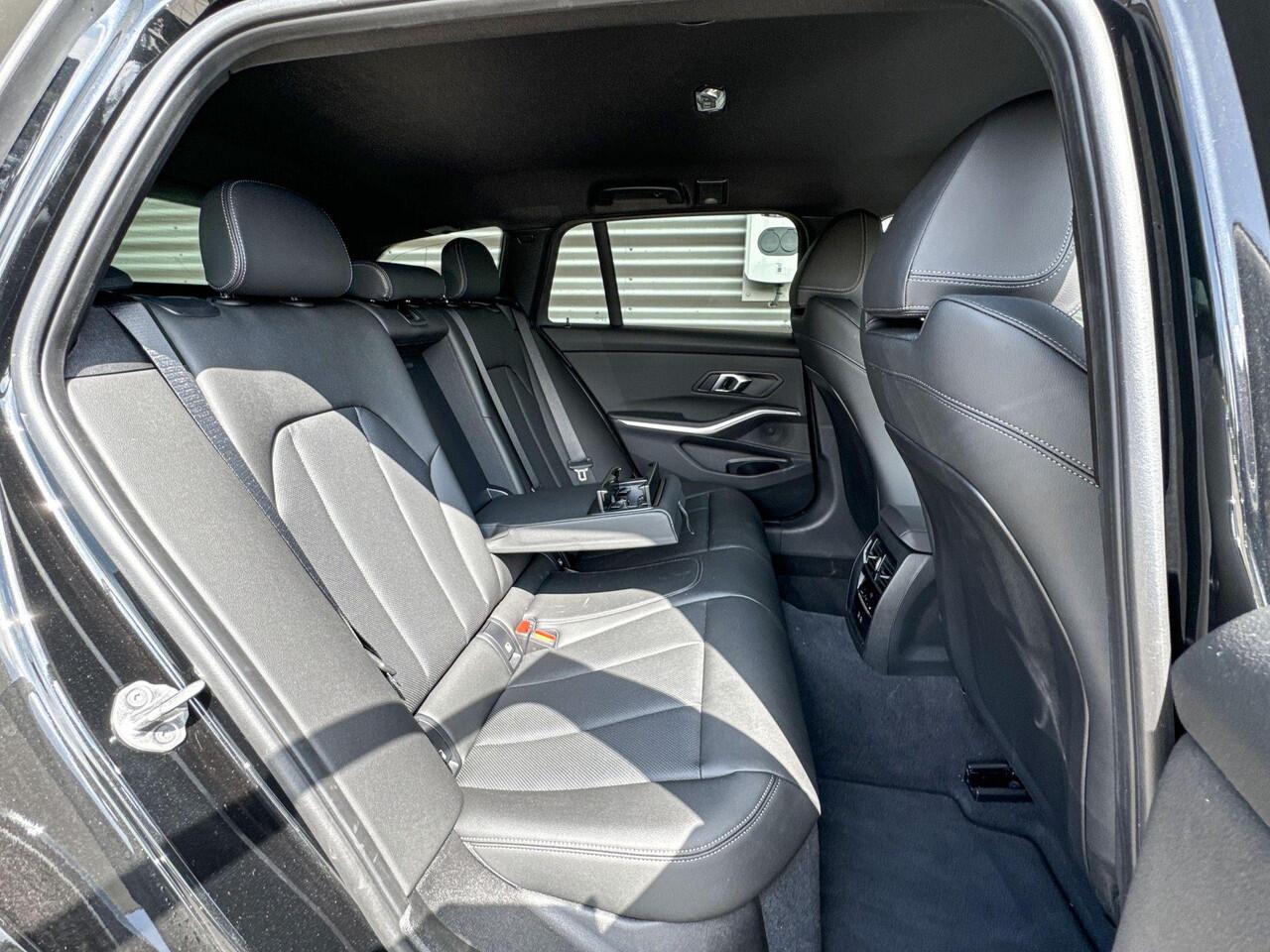 BMW 3-SERIE Touring 318i M Sportpakket / Comfort Pack / Trekhaak / Selections