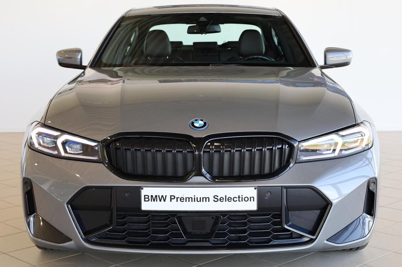 BMW 3-SERIE Sedan 330e | M Sportpakket
