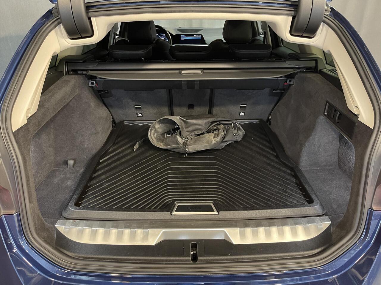 BMW 3-SERIE Touring 330e xDrive Sport Line 18"/Keyless/Sportstoelen + memory/Stoel + stuurverwarming/PDC/Apple Carplay & Android Auto