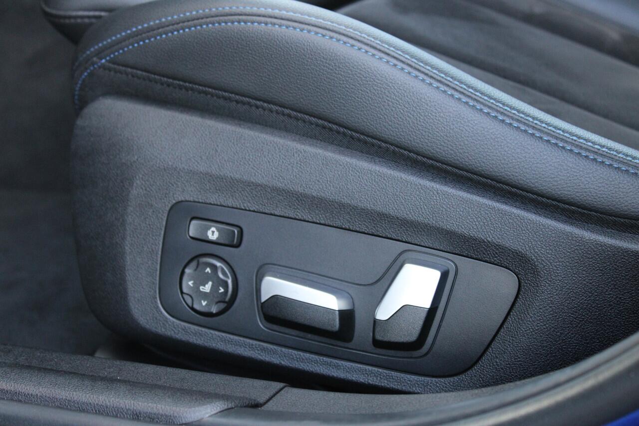 BMW 3-SERIE 330i High Executive M Sport Automaat / Schuif-Kanteldak / Sportstoelen / Achteruitrijcamera / Laserlight / Comfort Access / Head-Up / Harman Kardon / Gesture Control