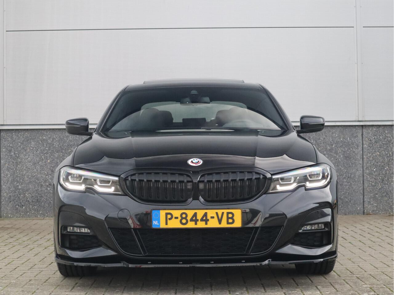 BMW 3-SERIE M-Sport 19inch / SOH91% / Glazen dak / HiFi / 50 Jahre / Camera / M Performance
