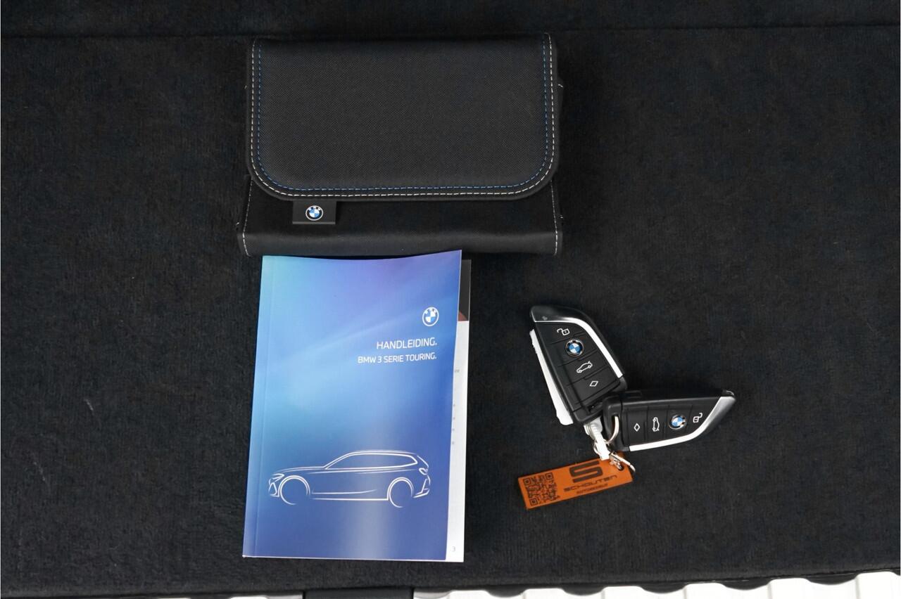 BMW 3-SERIE Touring 330i M-Sport M-Stoelen Pano HiFi HUD Camera