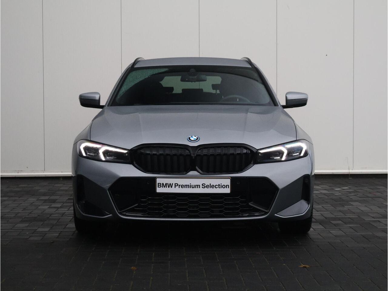 BMW 3-SERIE Touring 330e M-Sportpakket Pro / HIFI / Stoelverwarming / Comfort Access / Extra Getint Glas /