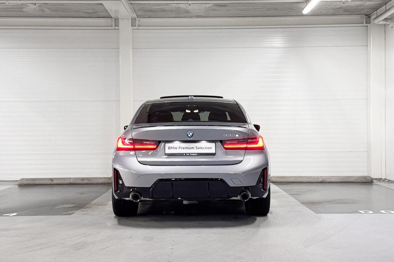BMW 3-SERIE Sedan 330e | M-Sport Pro | Innovation Pack | Comfort Pack | Driving Assistant Professional | Harman/Kardon | Schuif-/Kanteldak | Comfort Access