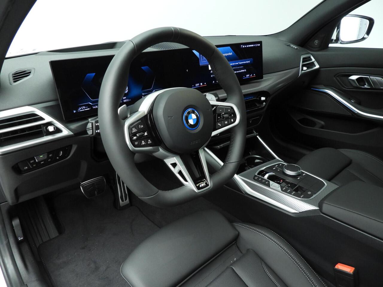 BMW 3-SERIE Touring 330e M-Sportpakket Pro / Panoramadak / Harman-Kardon / Innovation Pack / Comfort Pack