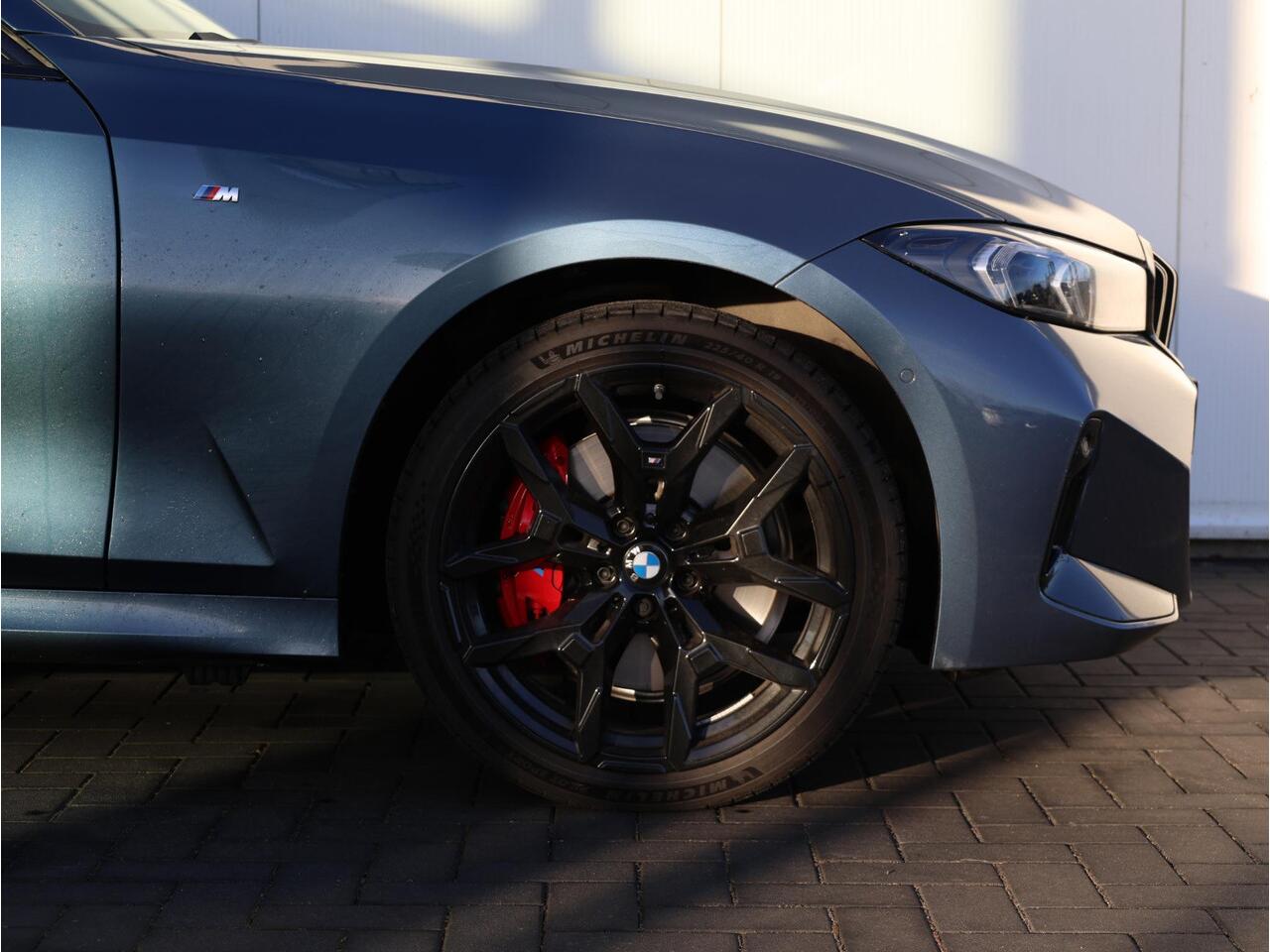 BMW 3-SERIE Touring 330e M Sportpakket Pro/ Stuurwiel Verwarming/ Comfort Access/ Elektrische Trekhaak/ Panoramadak/ Driving Assistant Professional/ Stoelverwarming/ Harman-Kardon