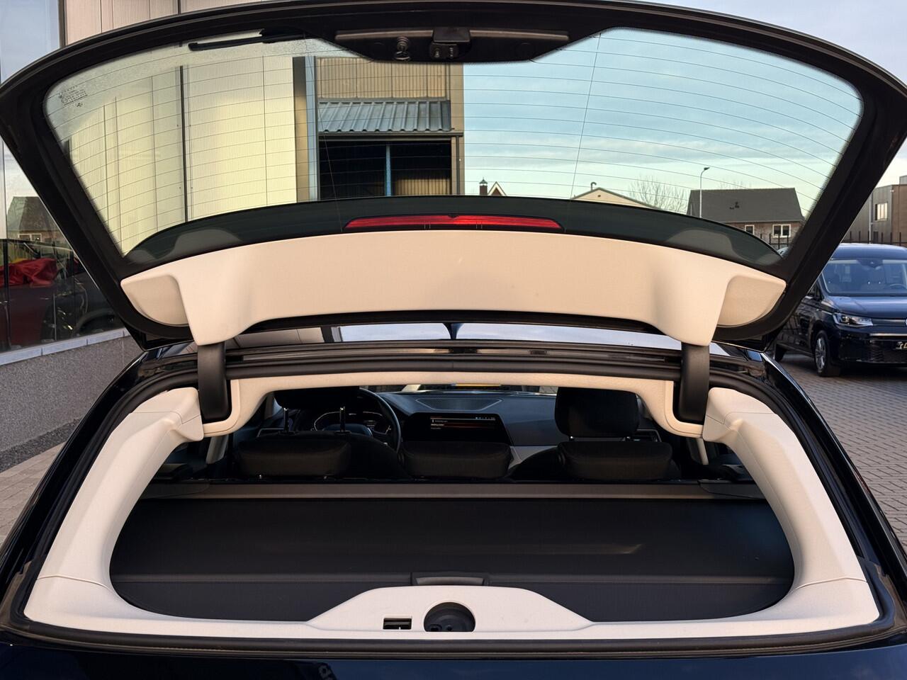 BMW 3-SERIE Touring 330e | Stoelverwarming | Apple Carplay | Achteruitrijcamera | Cruise |