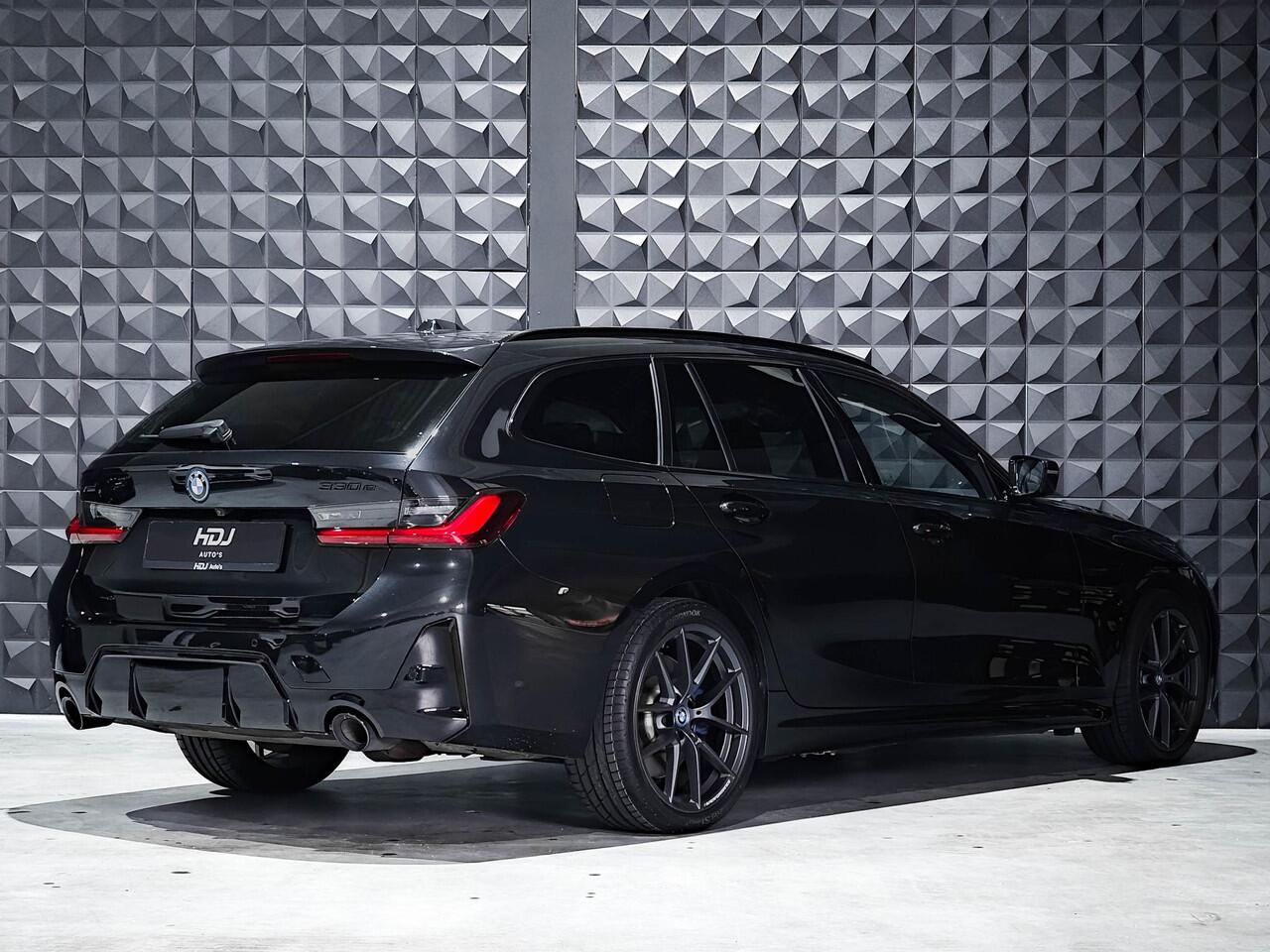 BMW 3-SERIE Touring 330e xDrive M Sport Pro | Pano | H/K | M-Tech Stoelen | HUD | Memo | Topv | Side | ACC | 19"M-Performance | Leer |