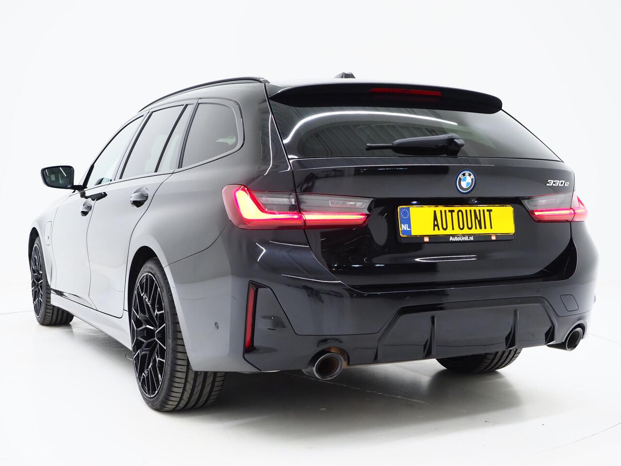 BMW 3-SERIE Touring 330e M Sport Pro LCI | M-Sportstoelen | Panoramadak | Harman/Kardon | Head Up | Camera | Keyless