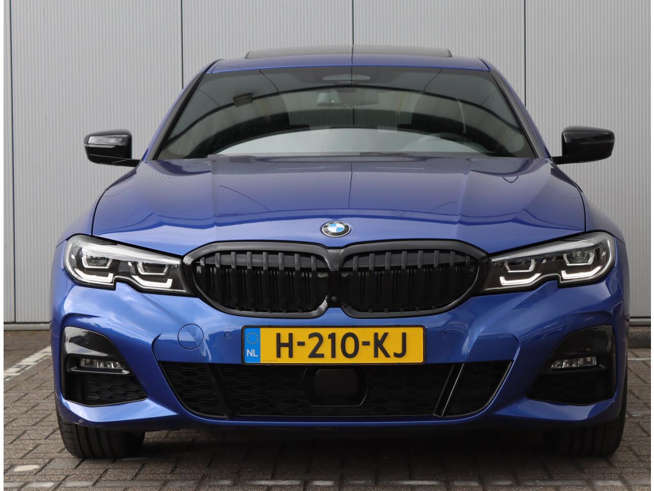 BMW 3-SERIE 330e M-sport | Schuifdak | Leder | H&K | 360 Camera | Org. NL