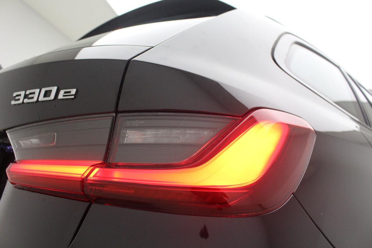 BMW 3-SERIE Touring 330e xDrive M-Sport | Camera | Hifi | Curved Display |