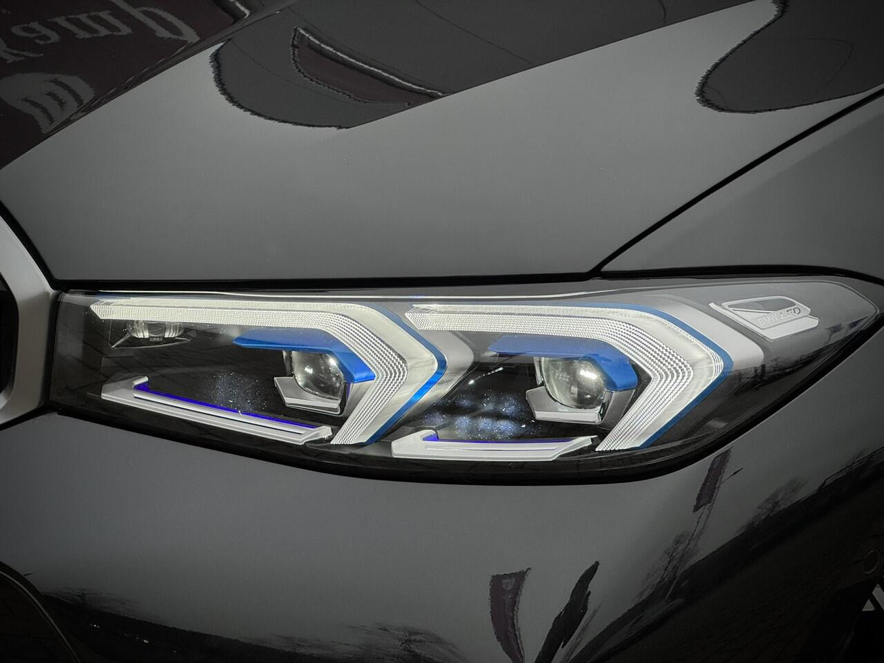 BMW 3-SERIE Touring 330e M-Sport | Panoramadak | Harman Kardon | Adaptive Cruise | Adaptive LED | HUD | Camera | Elektrische Trekhaak