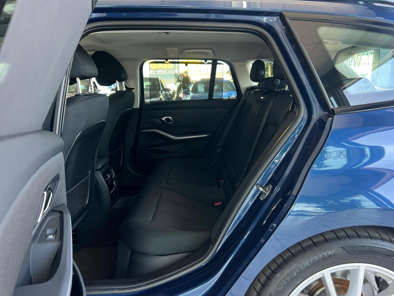 BMW 3-SERIE Touring 318i NL AUTO | CARPLAY | ELEKTRISCHE KLEP | CRUISE |