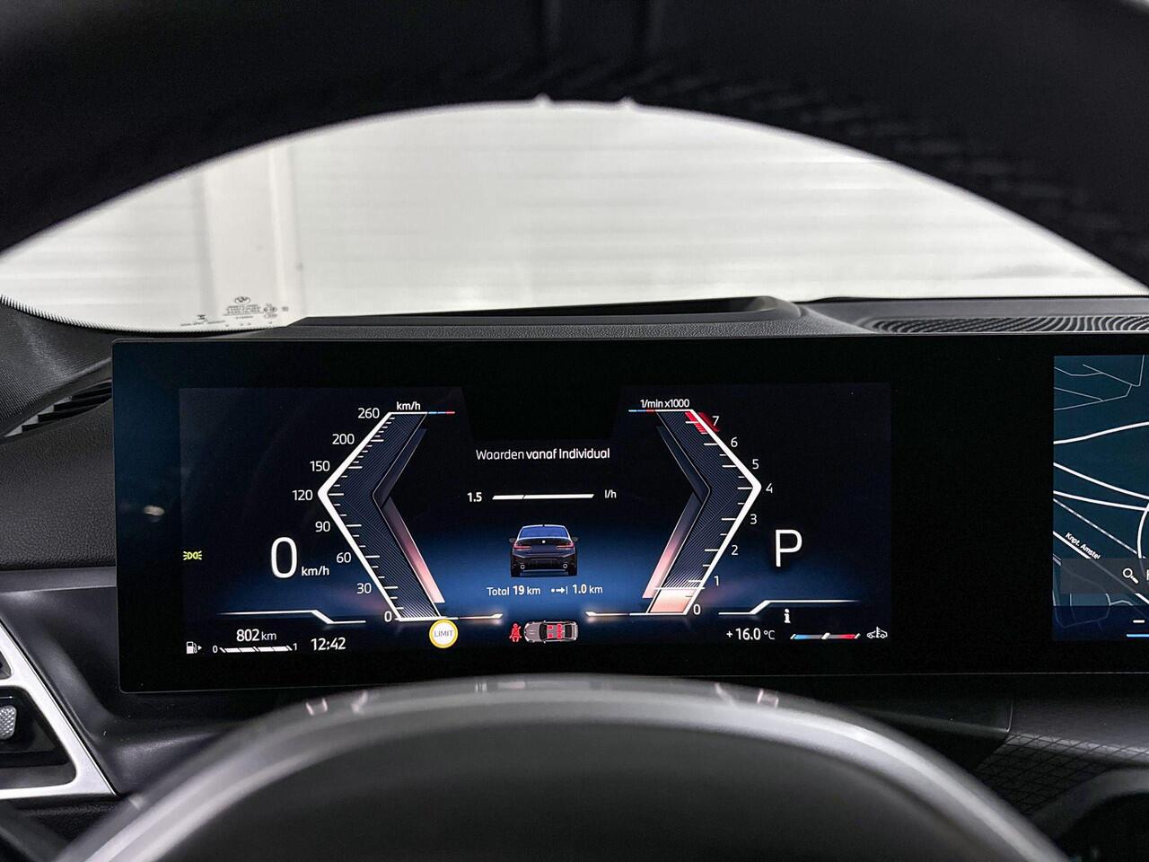 BMW 3-SERIE Sedan 318i | M-Sport Pro | Innovation Pack | Comfort Pack | Driving Assistant | Harman/kardon | Comfort Access | Selections