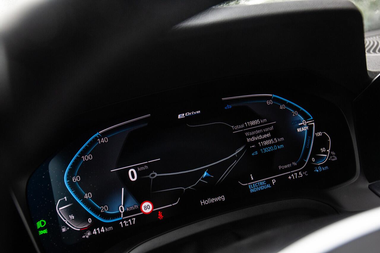 BMW 3-SERIE Touring 330e High Executive M-Sport 290pk , Adaptive cruise, Trekhaak, Sfeerverlichting,