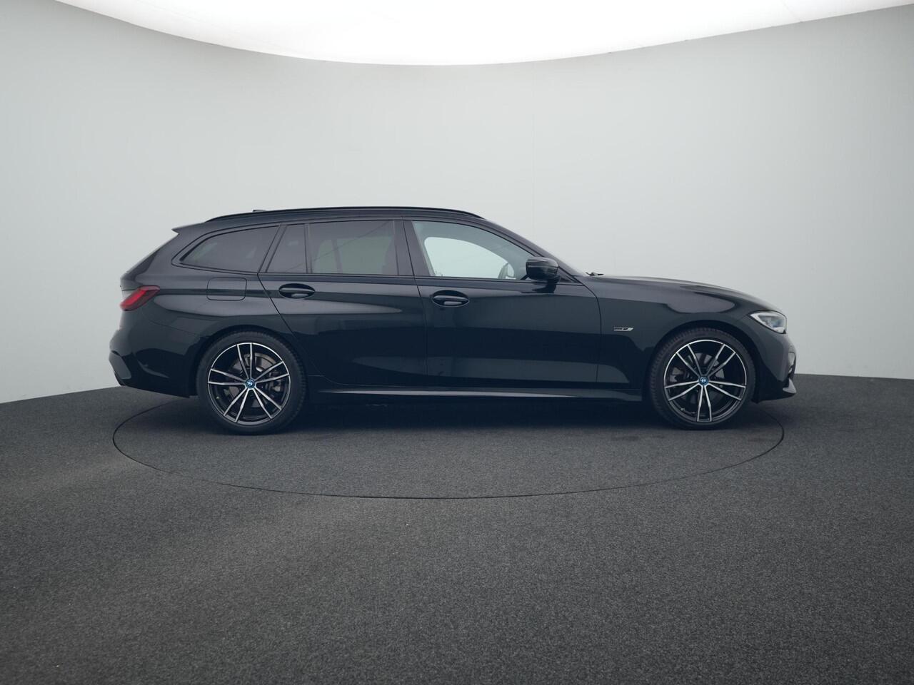 BMW 3-SERIE Touring 320e Business Edition Plus automaat | Laser LED koplampen | M Sport | Panorama dak | lederen bekleding | elektrisch wegklapbare trekhaak