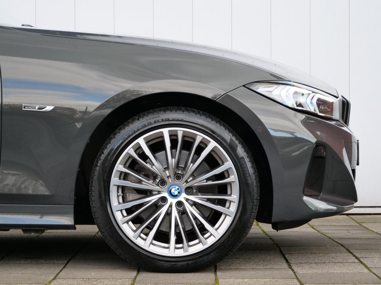 BMW 3-SERIE 320e 204 Pk Automaat van ¤ 36.450,- voor