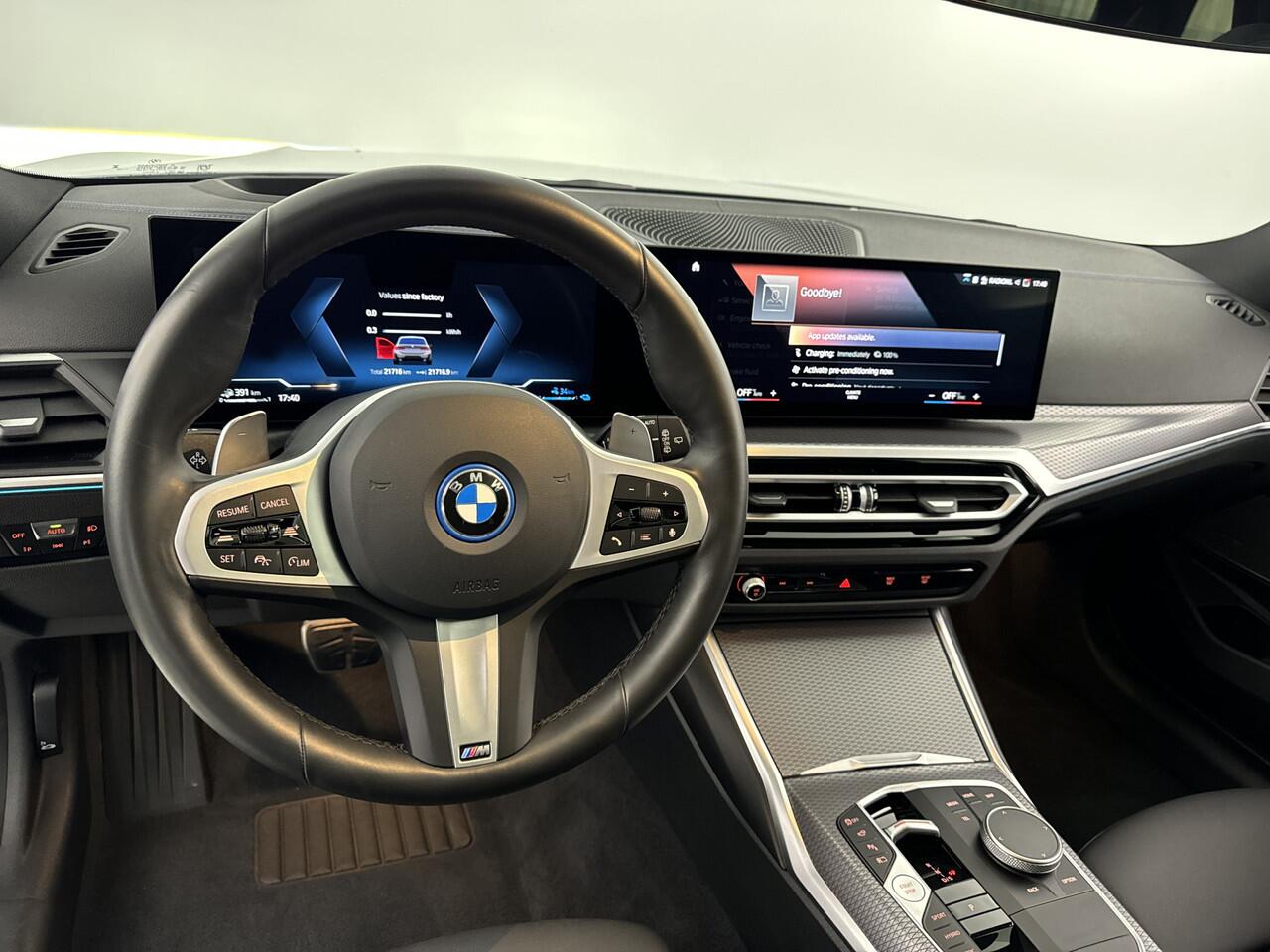 BMW 3-SERIE Touring 330e M-Sport Pano-dak/Full-Options/Leder/Adapt.Cruise