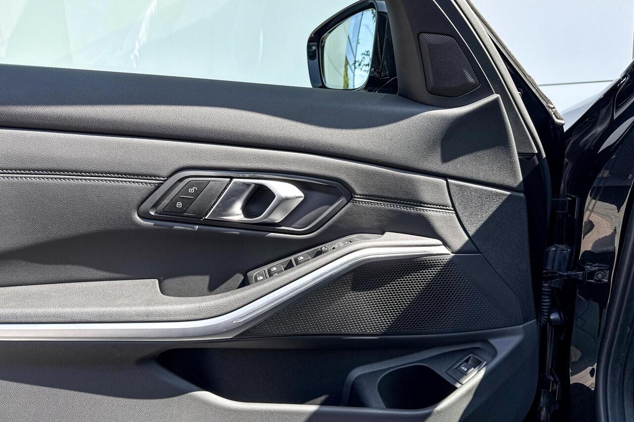 BMW 3-SERIE Sedan 318i