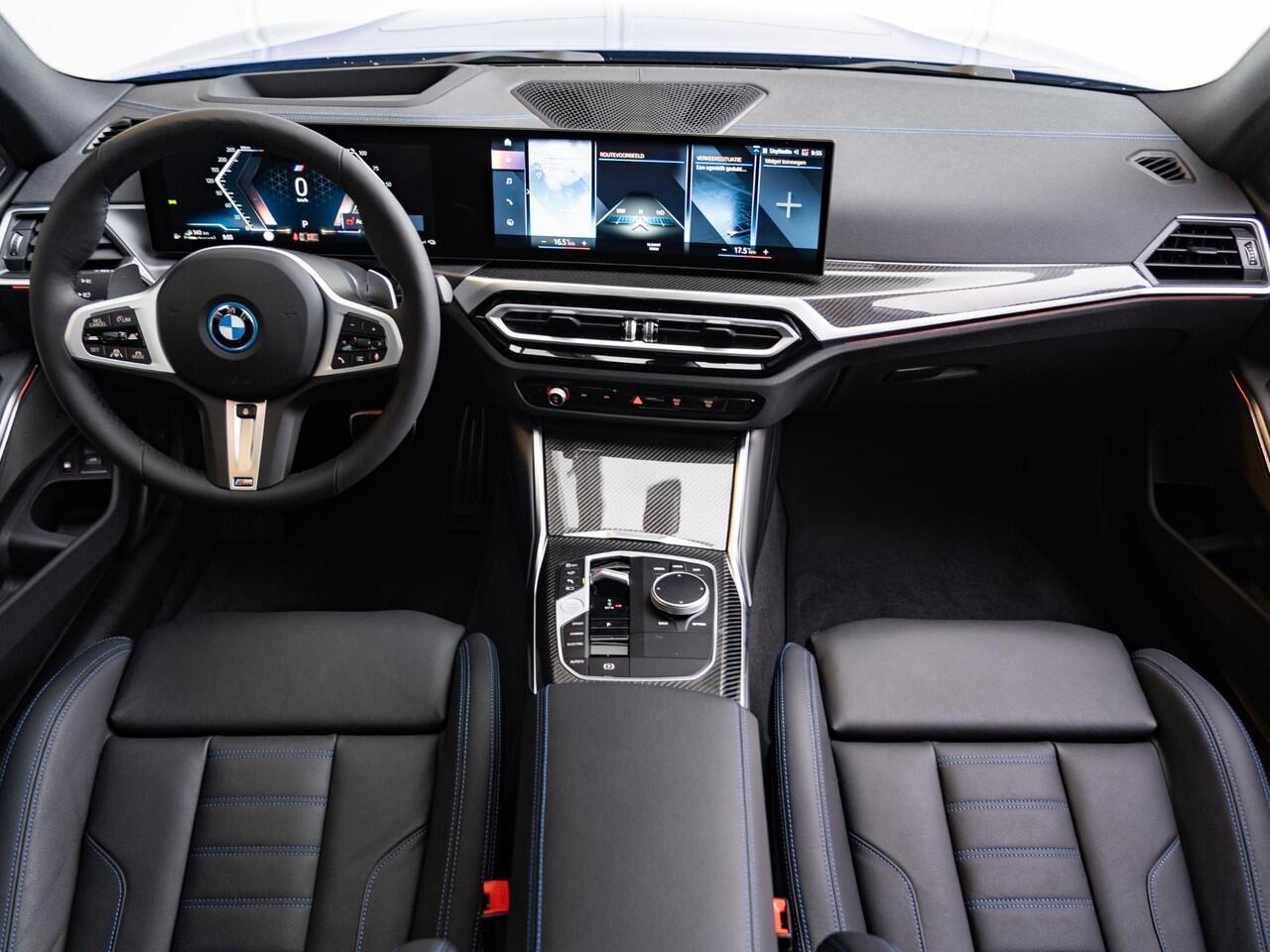 BMW 3-SERIE Touring 330e xDrive M Sport Pro | Trekhaak / Panoramadak / Elektrische Stoelen met Geheugen / Harman Kardon / Driving Assistant Professional