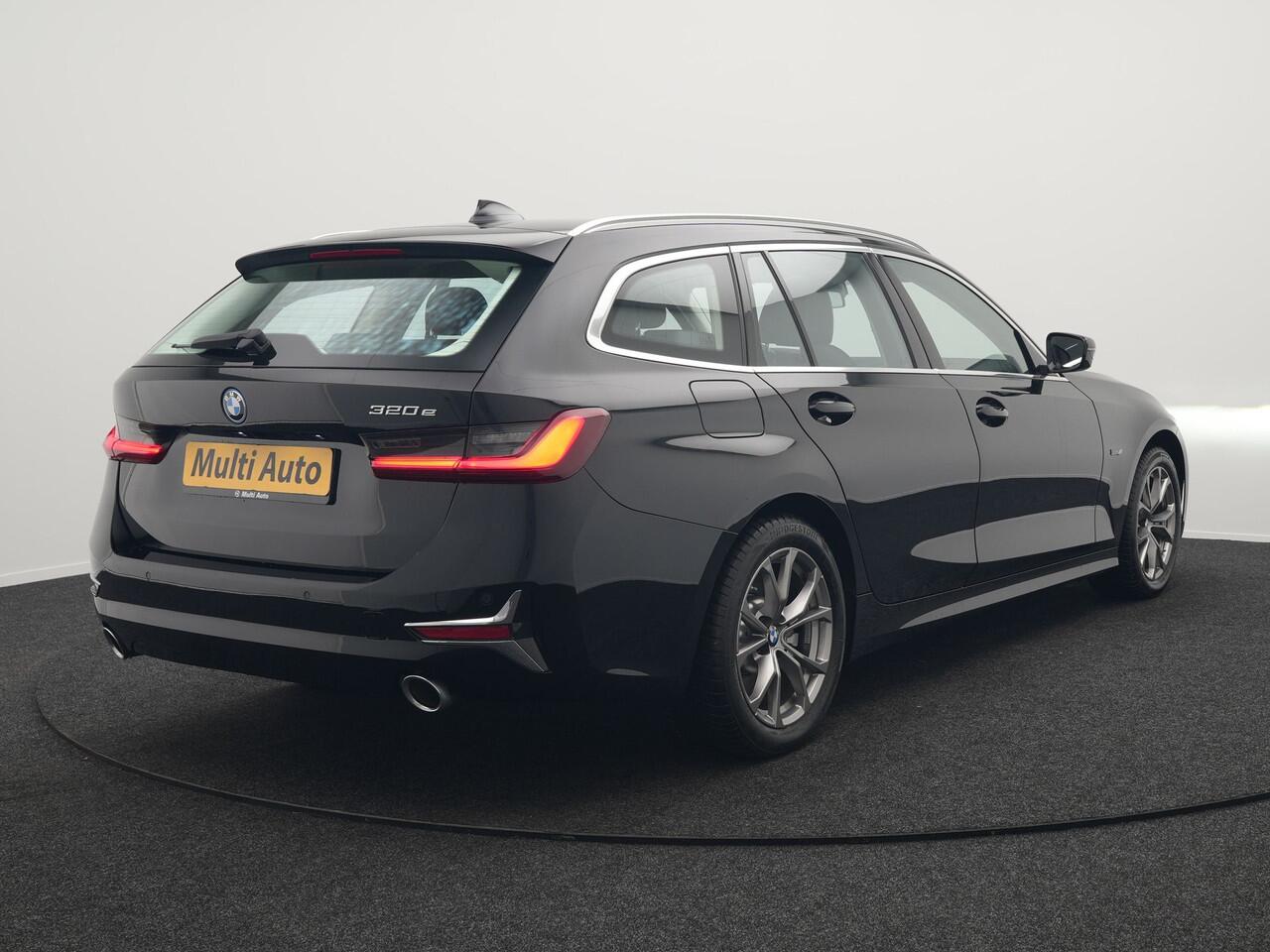 BMW 3-SERIE Touring 320e Sportline Plug In Hybrid 204pk Dealer O.H PHEV | Panodak | Lederen Sportstoelen Verwarmd | Apple Carplay | Sfeerverlichting | Navi Full Map | DAB |