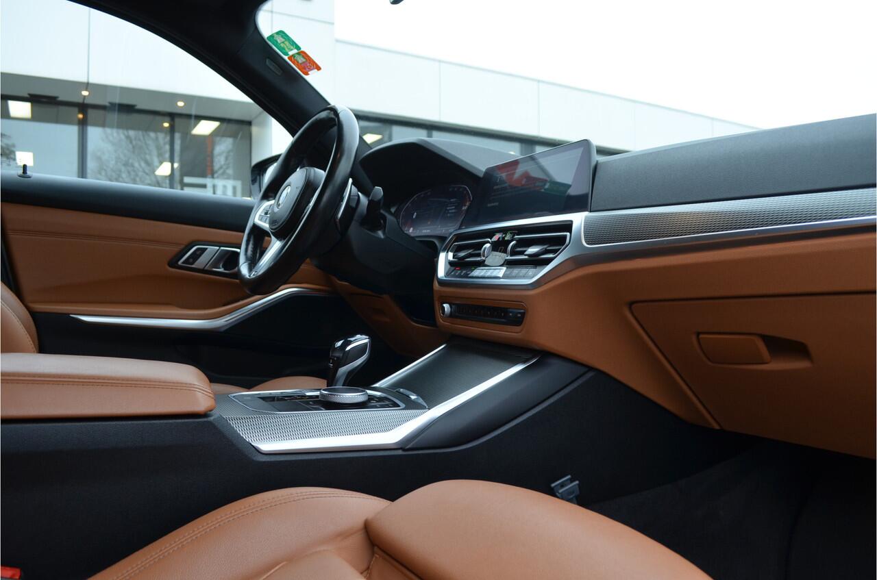 BMW 3-SERIE Touring 318i M Pakket Laser licht! | Leer | Carplay | Stoelverw | Camera | Zeer Mooi en verzorgd exemplaar!